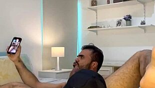 tulio hernandez and marcelo debian share a friendly pov moment with amateurs