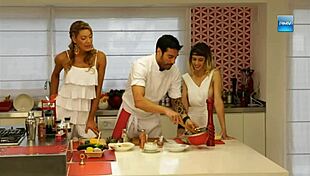 lindas putas show off their tits and ass