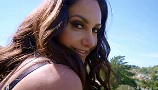 damn, i can’t stop staring at those big tits in slow motion