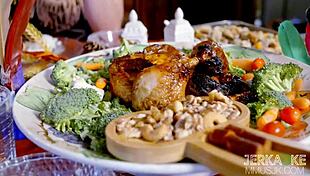 Thankful For Ass: Hazel Moore, Kimmy Kimm, Jazmin Luv In Jerkaoke Orgy