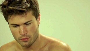 In a relaxing session, he enjoys a loving gay massage that he truly loves.