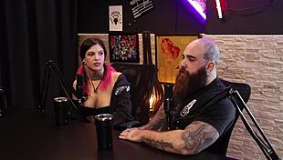 eles estavam transando e uma buceta apareceu na cara dele - queen e iron