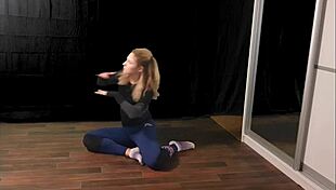 Dariana fit performs a seductive strip dance solo on stage