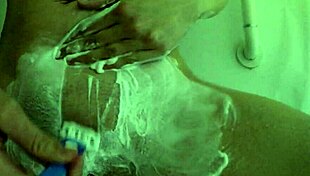 pawg teen shaves her pussy and lets me cum on her 😍