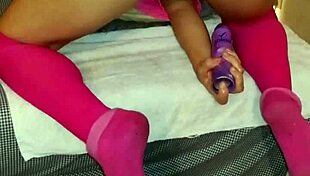 वेलवेट रेन मिल्फ ने विशाल घरेलू टॉयज से गुलाबी चुदाई पार्टी की और मुठ मार स्क्वर्ट मारी