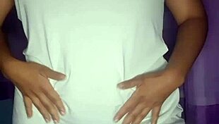 Latina amateur masturbates seductively during video call with explicit close-ups.