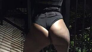 Naejae twerks in public.