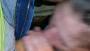 i gived my partner a quick blowjob and maked him cum so fast, it was intens.