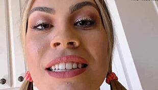 Pretty blonde loves showing off her body! 💃