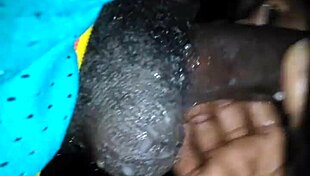 बड़े लंड वाली स्लॉपी ट्रांससेक्सुअल दुकान छोड़ती है