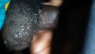 बड़े लंड वाली स्लॉपी ट्रांससेक्सुअल दुकान छोड़ती है