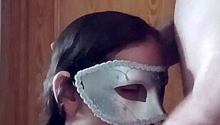 Mi mujer me sorprende despues de la ducha con sexo