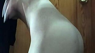 Mi mujer me sorprende despues de la ducha con sexo