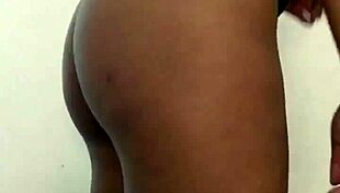 Ebony girl shows herself in solo