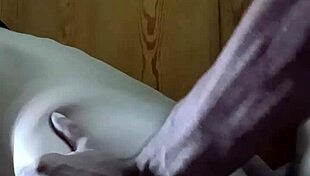 Mi mujer me sorprende despues de la ducha con sexo