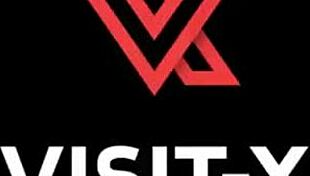 This german blonde on webcam uses a big dildo and cums hard