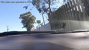 ग्रेमियो एरीना के सामने नंगी औरत