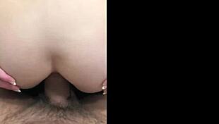 Quick blowjob and fuck in restaurant wc