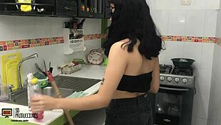 Mi Hermanastra Me Excita En La Cocina Parte 1