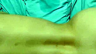 deslechando a mi amigo de la familia colombiana hasta el cumshot