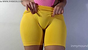 Look at that tight pussy in vacuum leggings, showing everything off provocatively!