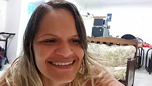 Latina babe Paty Bumbum in hot international webcam call