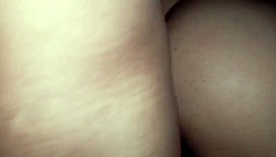 compañera de la universitaria se le hace tarde para volver a casa y se queda conmigo follamos toda la noche