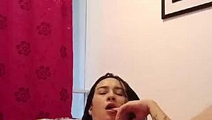 I'm Brenda, a Colombian model, performing my virtual show for you with passion.