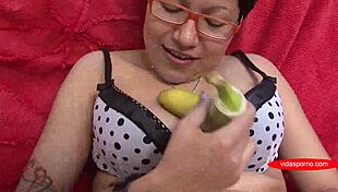 I, Davinia star, eat two bananas and a cock for porn