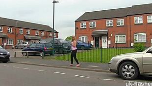 चब्बी ब्रिटिश अमेच्योर पब्लिक में फ्लैशिंग