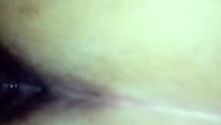 i'm this coroa branquinha, giving my buceta and cu to the negão, interracial cumshot all over.