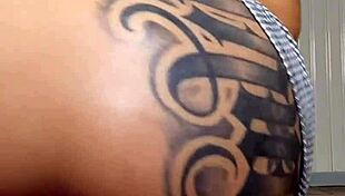 Garota deliciosa usa consolo na buceta e cuzinho