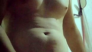 Do you want to see Sina Malvako masturbating naked after the shower?