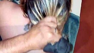 rubia traga toda la polla y se venga a chorros