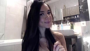 Sexy Teen 18+ Dances In Bathroom