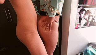 Squeeze every drop out of that big cock!