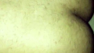 मेरे रूममेट के साथ बेड शेयर करना