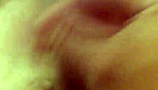 Shemale Jerks In Bathtub!