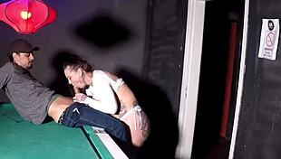 dj da boate liberal lux levando rola em cima da mesa de sinuca