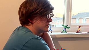 Nerdy Dude Tricks Wannabe Pornstar Into Sucking His Dick