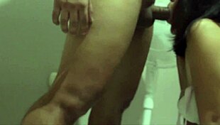 Mi hermanastra sumisa esperando que la coja en 4, que rico cogemos todos los dias