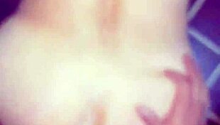 hot mature latina bends over for pussy licking 😘