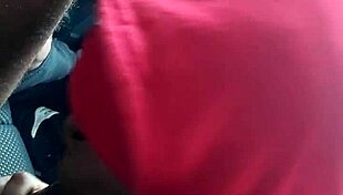 Ebony girl gives sloppy blowjob in the car