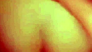 Mi amiga colegiala se desviste y provoca que le follen ese culito cremoso