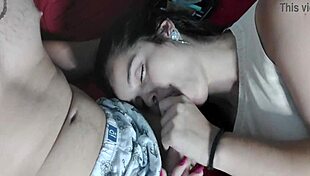 प्यारी बीवी सोने से पहले मॉन्स्टर लंड निचोड़ रही 😍