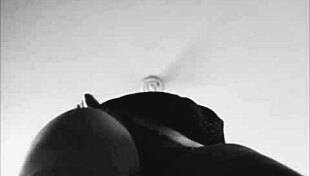 A Vizinha Gostosa Dançando De Janela Aberta Enquanto O Corno Foi Fazer Ao Mercadinho