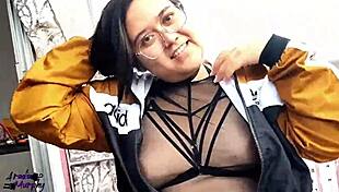 Vecinos mirones follando a mi hermanastro en el balc�n con blowjob y doggystyle