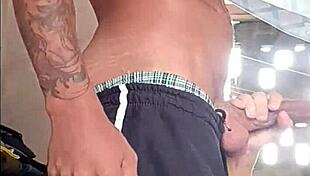 गे पड़ोसी मॉन्स्टर लंड चूस बेयरबैक