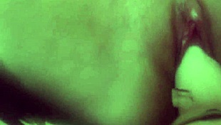 this young 18yo teen is stuffing herself on webcam 😏