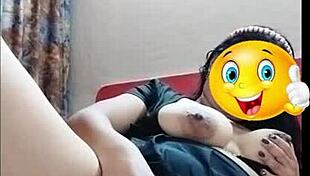 Estudiante Le Gusta Que La Vea Como Se Viene En La Cámara